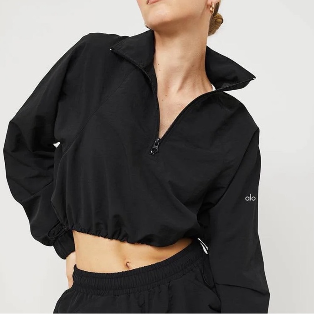 Sold ❌ALO YOGA Cropped 1/4 Zip Alumni Pullover Top in black size medium - Picture 4 of 7